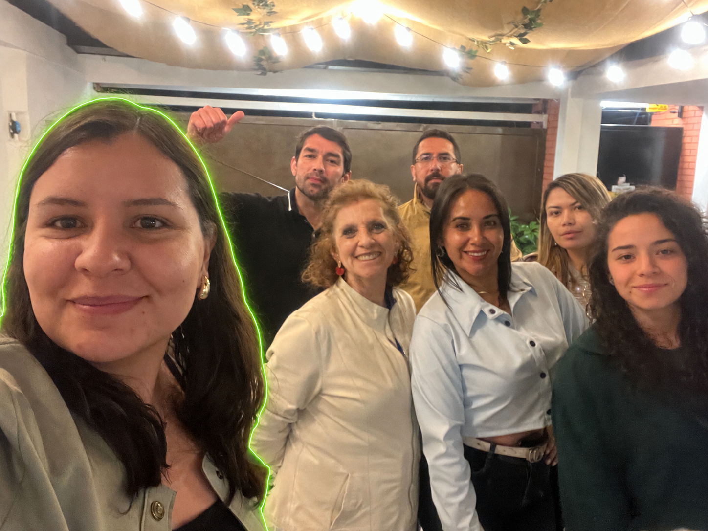 Adriana Aguirre junto a participantes de ComuniGrowth